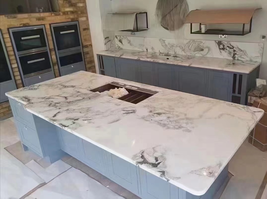 Fendi White marble kitchen top