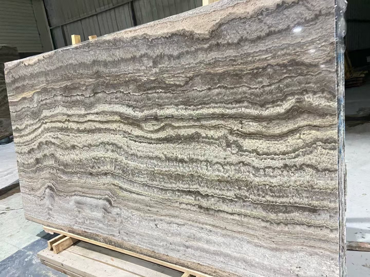 Sliver travertine slabs light color 